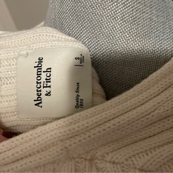 Abercrombie & Fitch V-Neck Sweater - White and Black Stripes - Picture 4 of 14